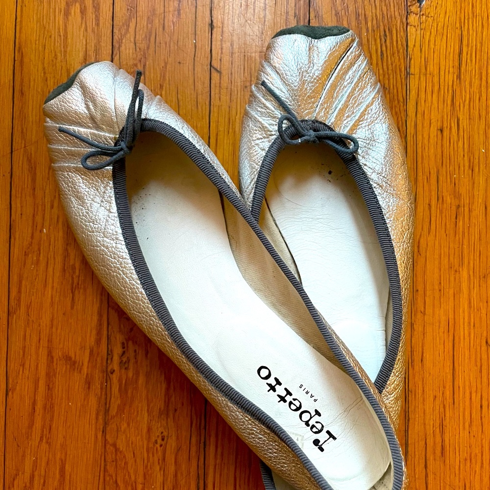 Brand new silver Repetto flats
